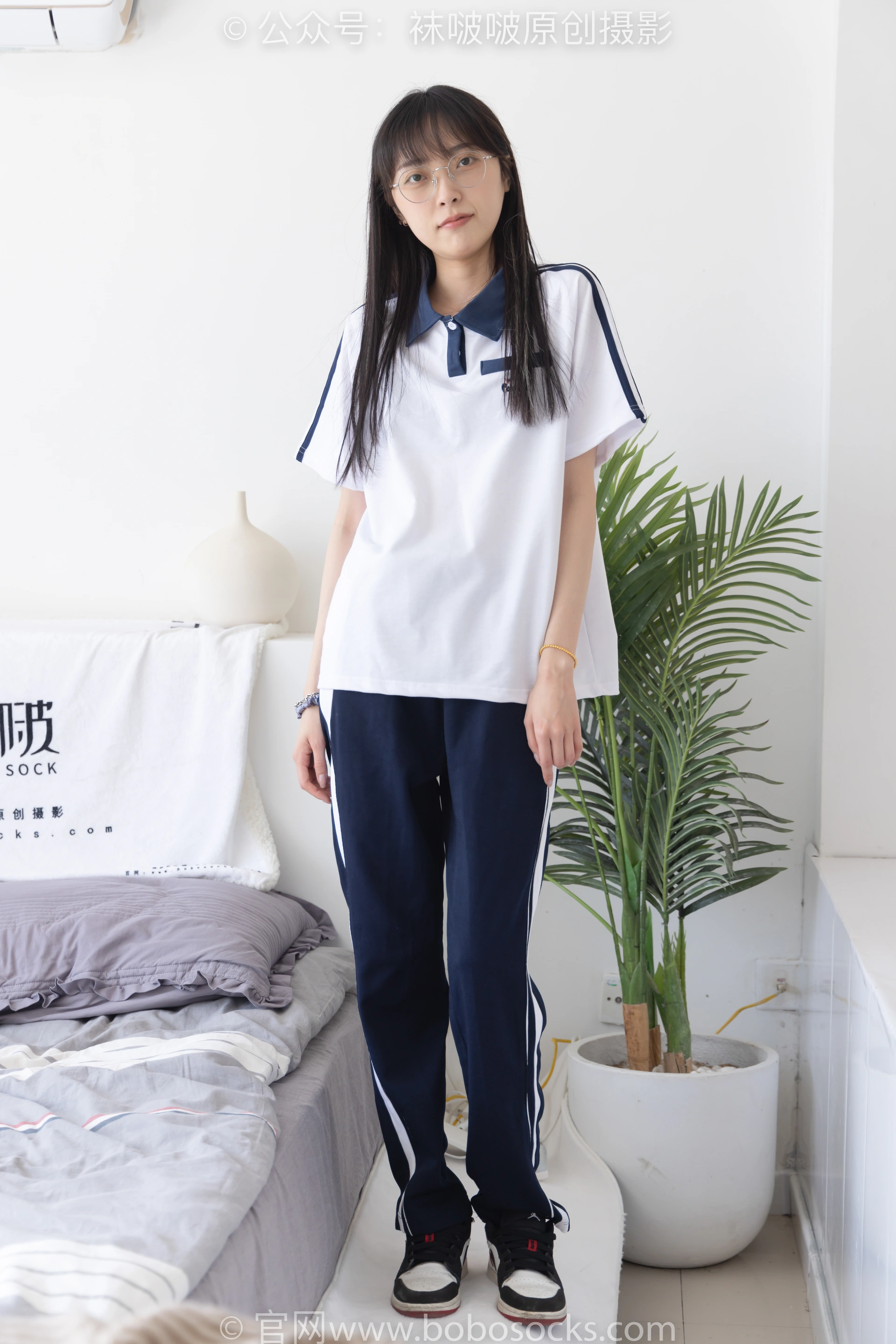 [BoBoSocks袜啵啵]NO.207 稚予-aj板鞋、白棉袜、油亮白丝、校服裤里丝 1