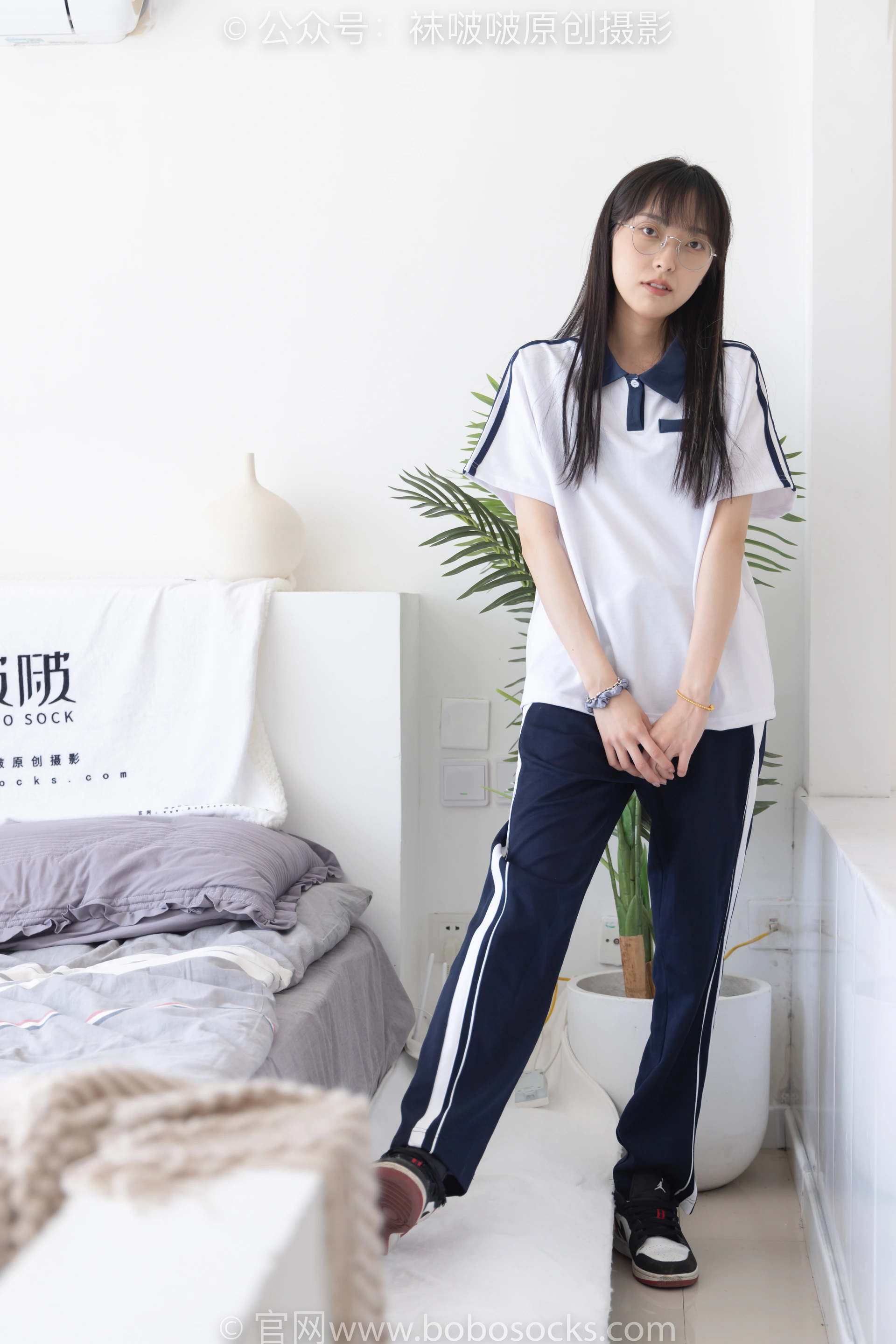 [BoBoSocks袜啵啵]NO.207 稚予-aj板鞋、白棉袜、油亮白丝、校服裤里丝 2